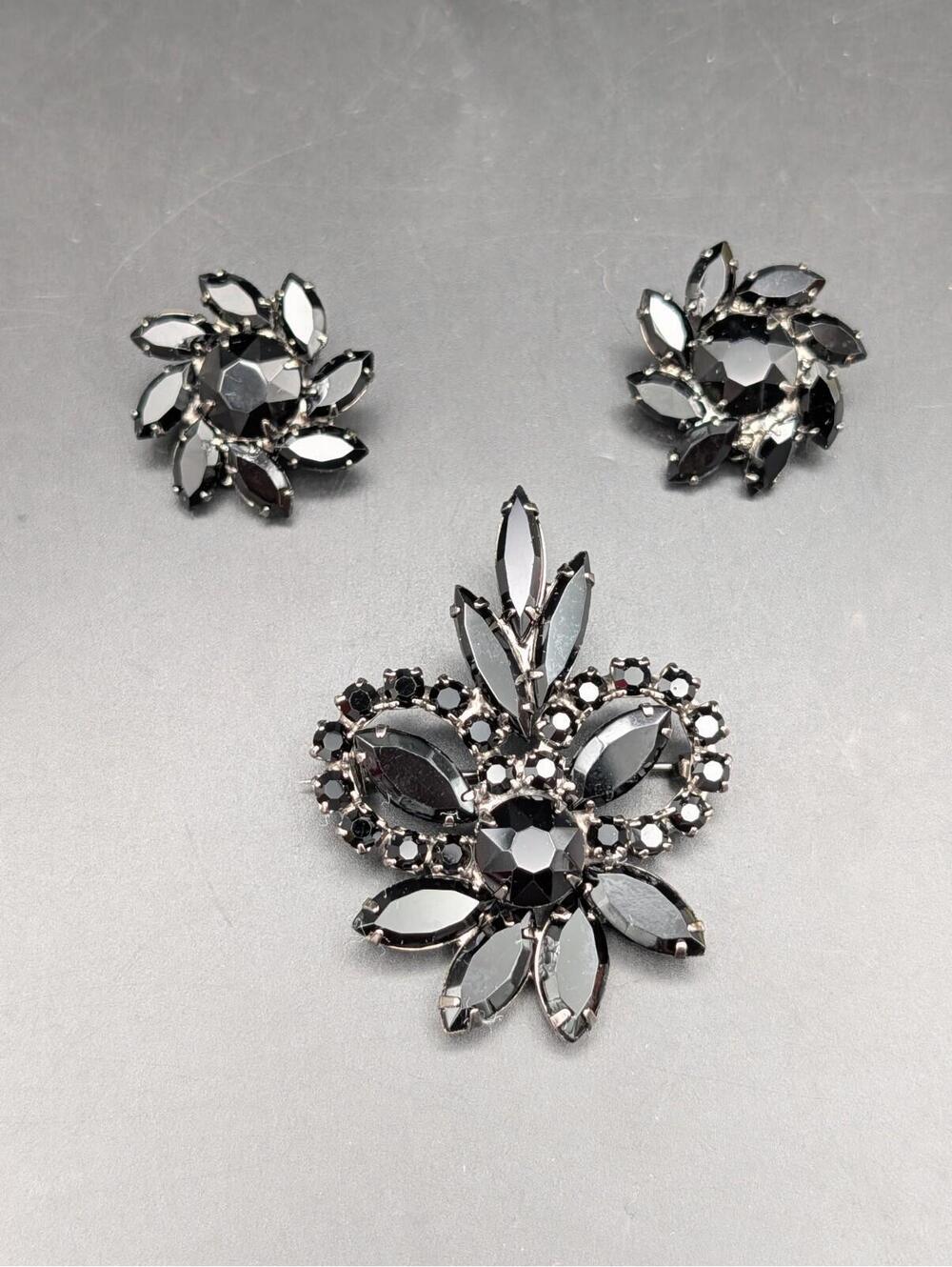 Vintage D&E JULIANA Black Glass Statement Brooch Clip On Earrings Set READ